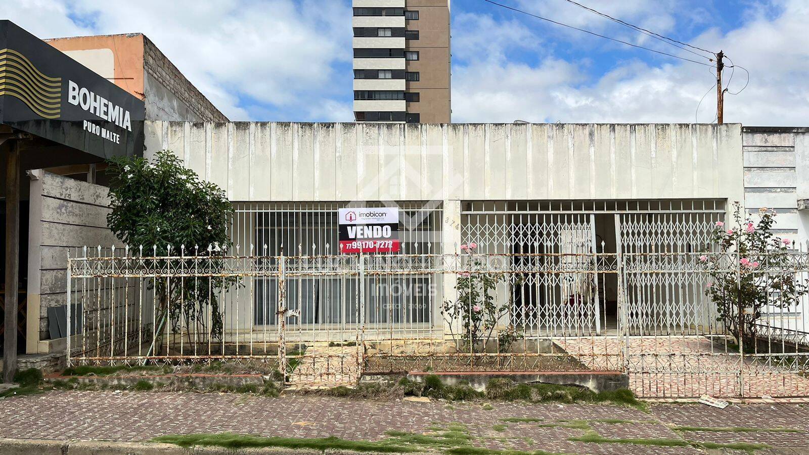 Casa à venda e aluguel com 4 quartos, 300m² - Foto 1